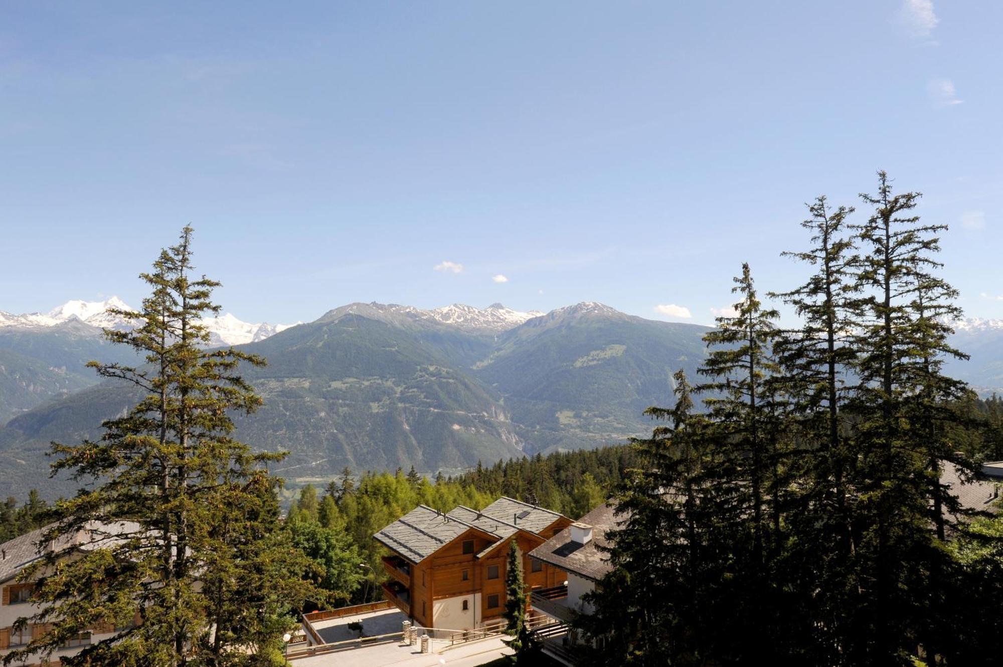 Aparthotel Helvetia Crans-Montana Rom bilde